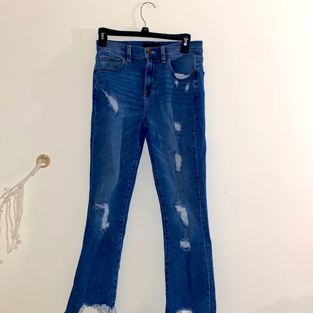 Kendall + Kylie distressed jeans “The Relaxed Skinny”